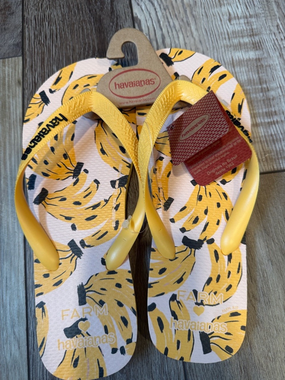 NEW! Havaianas x Farm Rio Banana 🍌 Flip Flops Size W 11/12 M 9/10 - Picture 2 of 6